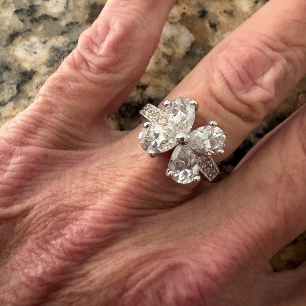 🌷Elegant Silver Floral Ring